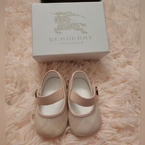 Burberry baby pink classic shoes
